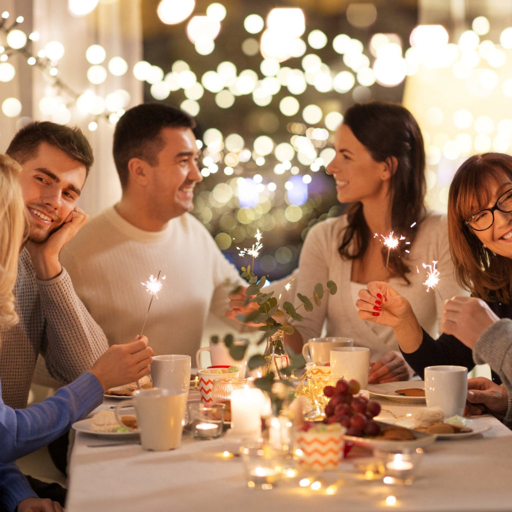 Amis célébrant noël