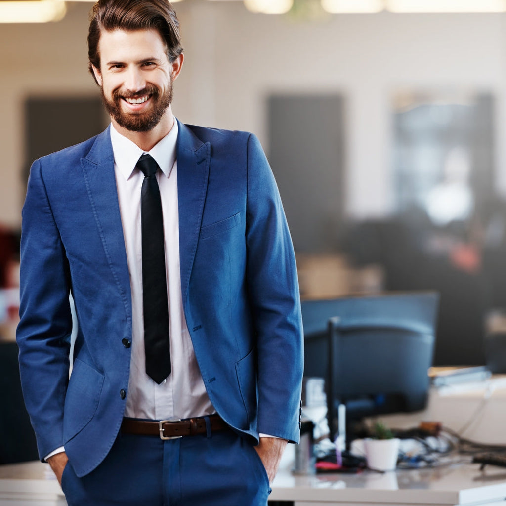 Homme portant la barbe dans le cadre de l'entreprise